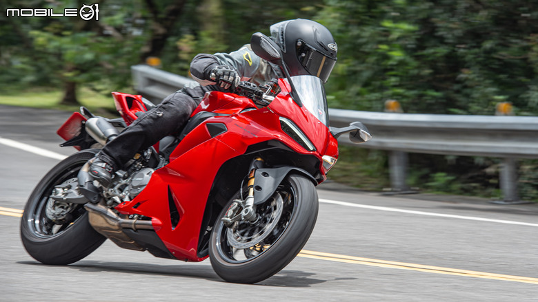 點我看大圖 DUCATI Pangale V2 S 試駕|街賽一體混血王子!超輕量級、最親民的DUCATI跑車