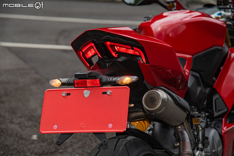 點我看大圖 DUCATI Pangale V2 S 試駕|街賽一體混血王子!超輕量級、最親民的DUCATI跑車