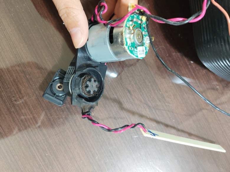 伊萊克斯electrolux吸塵器維修：開啟數秒後自動關機