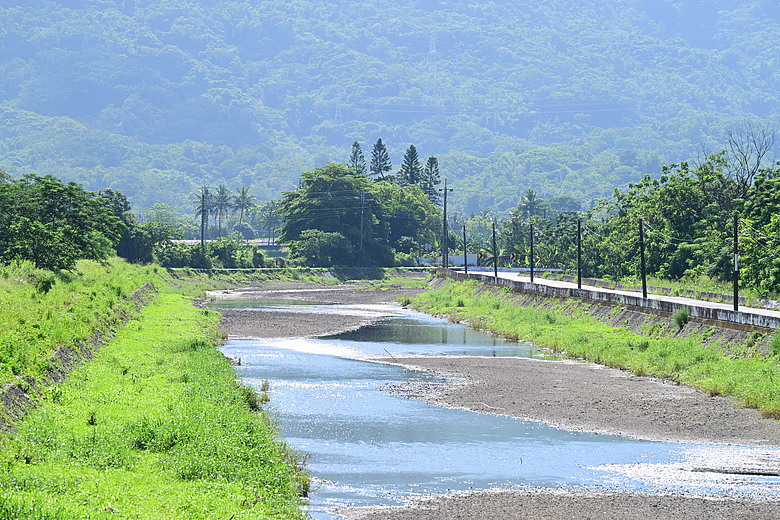 點我看大圖 以水為主題開箱Nikon 70-200mm F2.8 SII,崁頂滯洪池、石門水庫排洪、三坑紅橋、山豬湖、月眉落羽松及中庄調整池。