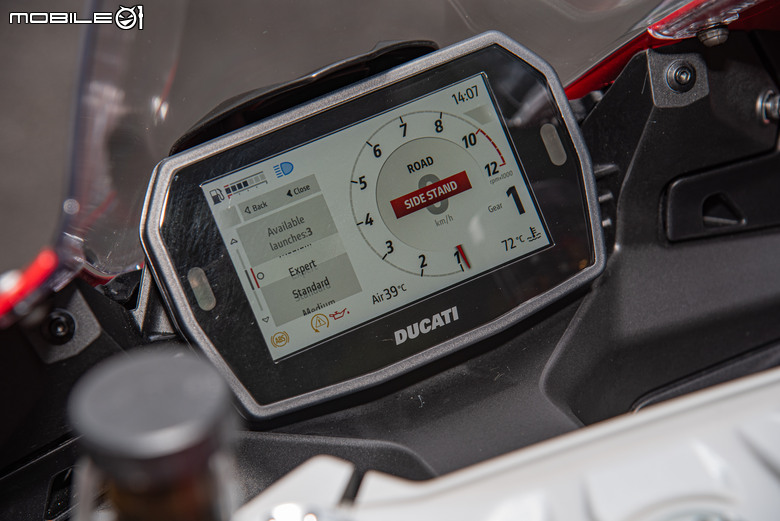 點我看大圖 DUCATI Pangale V2 S 試駕|街賽一體混血王子!超輕量級、最親民的DUCATI跑車