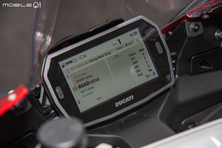 點我看大圖 DUCATI Pangale V2 S 試駕|街賽一體混血王子!超輕量級、最親民的DUCATI跑車