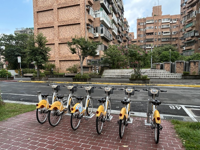 搭 捷 運 登 走 劍 潭 山 親 山 步 道