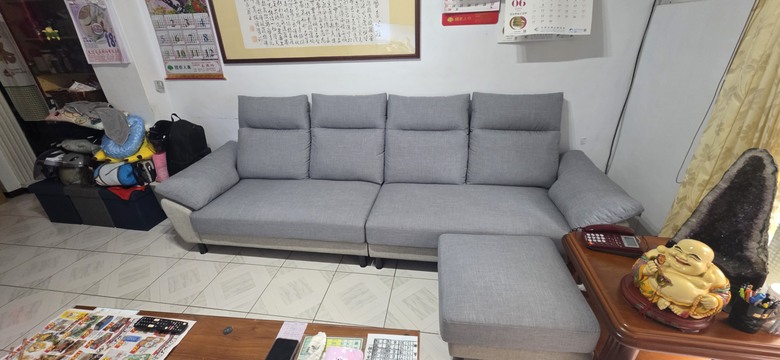 家裡終於換沙發啦