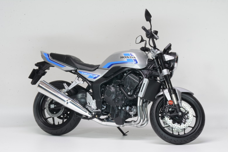 【模型製作】TAMIYA 1/12 HONDA CB1000F (圖多)