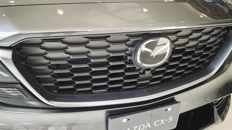 趕在展間第一天上架來看All New CX-5的賞車心得分享~~