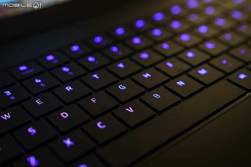 Razer Blade 16(2026) 測試報告｜無需妥協的輕薄與強效