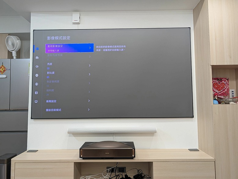 家裡裝了Hisense L9Q超短焦投影機