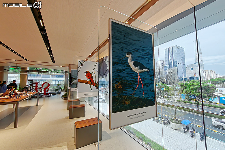直擊深圳榮耀 α 旗艦店|Robot Phone 進駐、人形機器人迎賓!