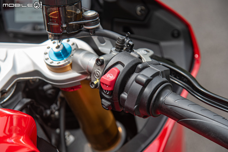 點我看大圖 DUCATI Pangale V2 S 試駕|街賽一體混血王子!超輕量級、最親民的DUCATI跑車