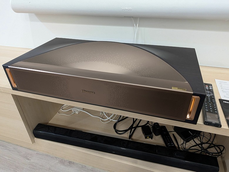 家裡裝了Hisense L9Q超短焦投影機