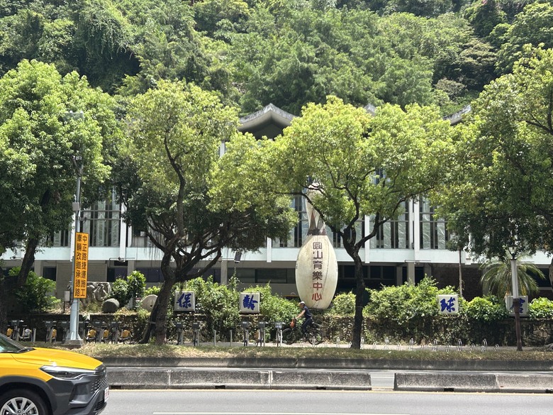 搭 捷 運 登 走 劍 潭 山 親 山 步 道