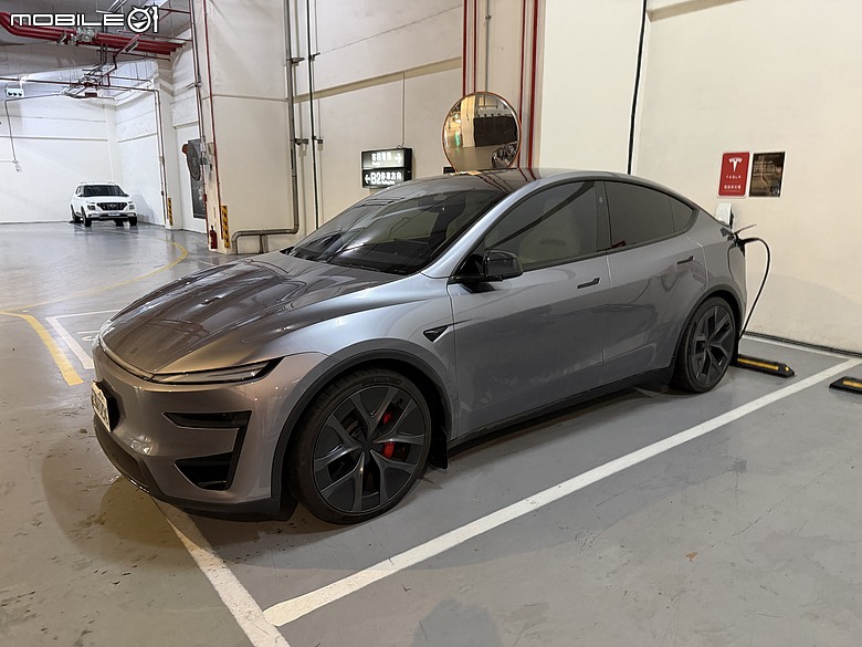 點我看大圖 2026 Model Y Performance 環島充電實錄 | 一場與里程焦慮的心理戰