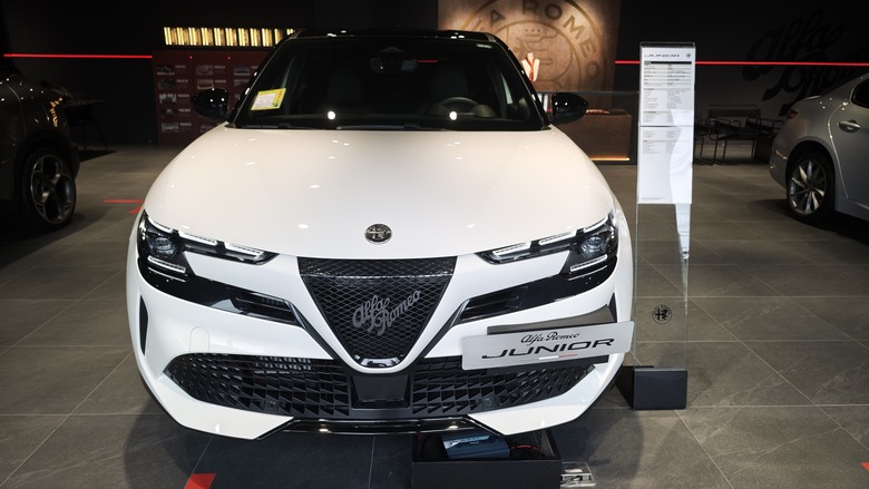 桃園荃程汽車參訪 - 依照Stellantis Brand House 全球規範打造之亞太區第二座據點
