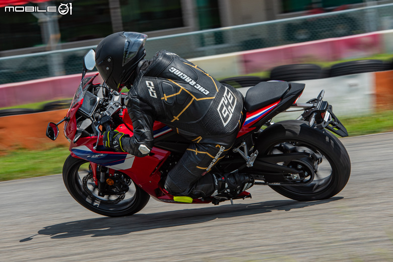 Honda CBR500R E-Clutch 賽道試駕｜非典型快排！另闢蹊徑的換檔體驗