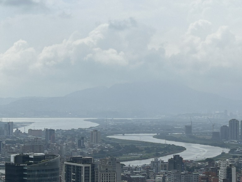 搭 捷 運 登 走 劍 潭 山 親 山 步 道