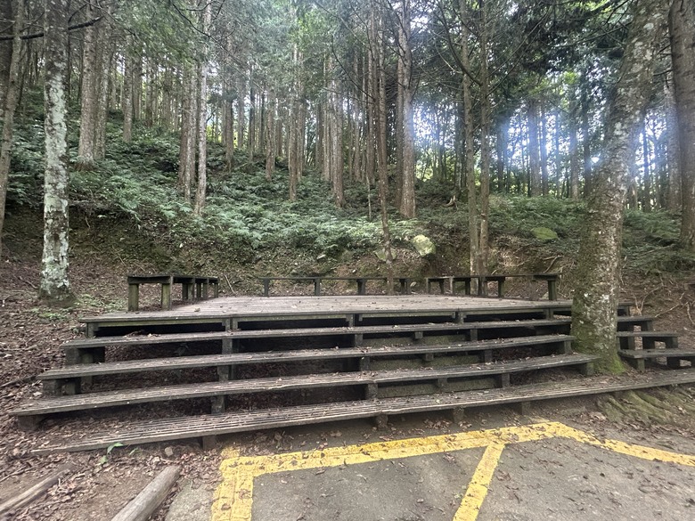 苗 栗 最 高 峰 加 里 山 ( 台 版 富 士 山 )