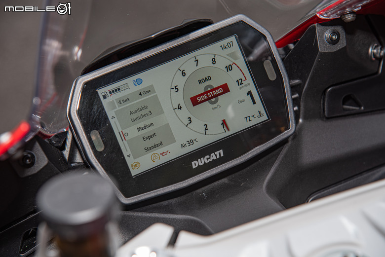 點我看大圖 DUCATI Pangale V2 S 試駕|街賽一體混血王子!超輕量級、最親民的DUCATI跑車