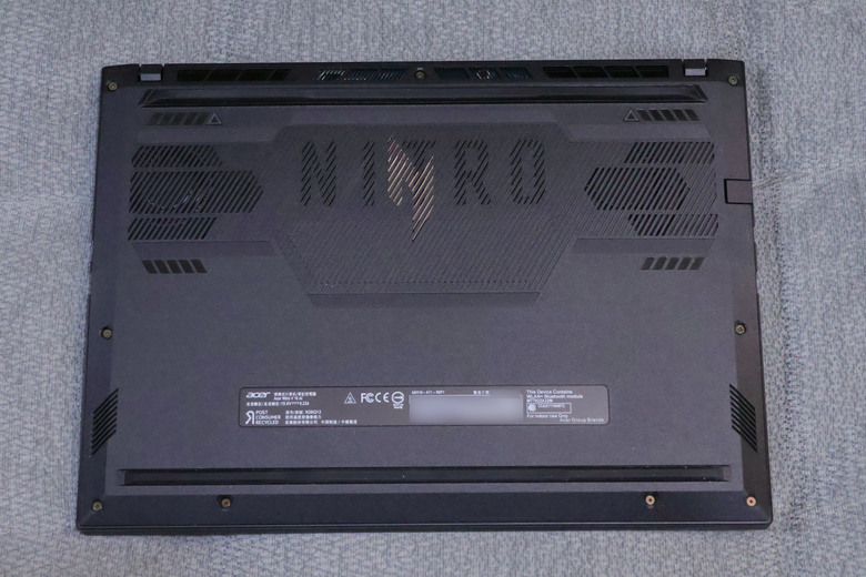 Acer Nitro V 16 AI開箱 AMD Ryzen 7 AI 450 + RTX5060 8G+16G DDR5 + 180Hz
