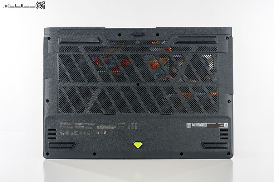 MSI Cyborg 15 Max 測試報告|融入 Cyberpunk 風格的入門電競筆電
