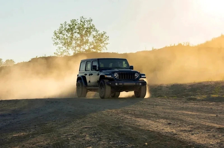 Jeep Wrangler Smoky Mountain特仕版登場 黑化越野風格致敬經典