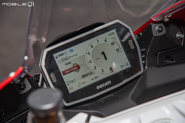 點我看大圖 DUCATI Pangale V2 S 試駕|街賽一體混血王子!超輕量級、最親民的DUCATI跑車