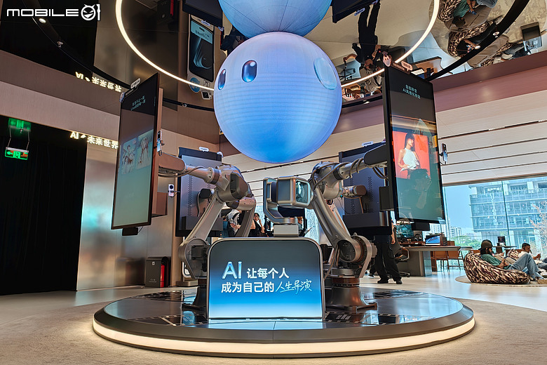 直擊深圳榮耀 α 旗艦店|Robot Phone 進駐、人形機器人迎賓!
