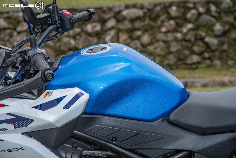 點我看大圖 2026 SUZUKI SV-7GX 試駕報告|V雙風味依然經典,熱血可以更加舒適!