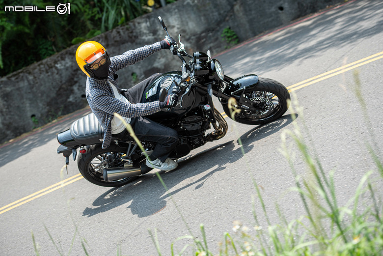 點我看大圖 KAWASAKI Z900RS 黑球試駕|經典好球不退色,只隨時間淬鍊