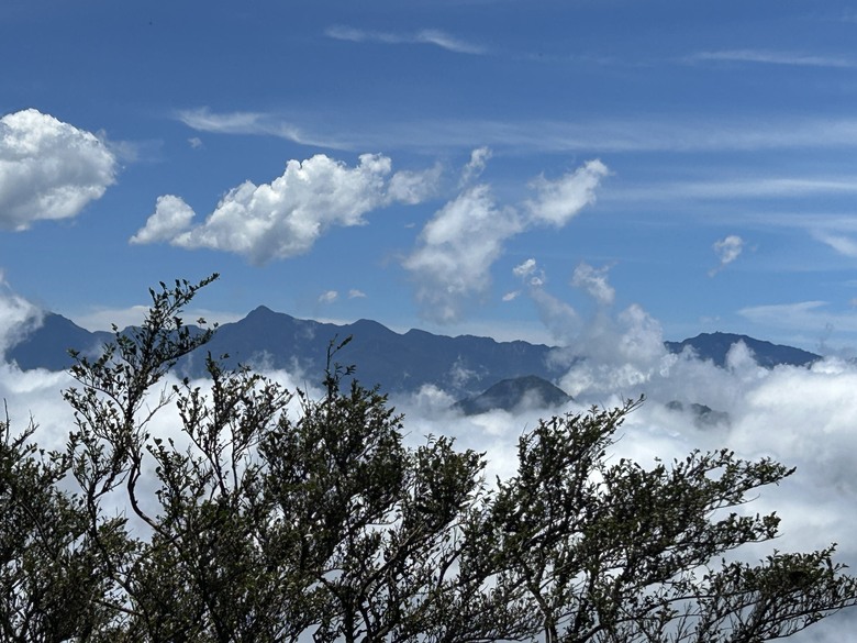 苗 栗 最 高 峰 加 里 山 ( 台 版 富 士 山 )