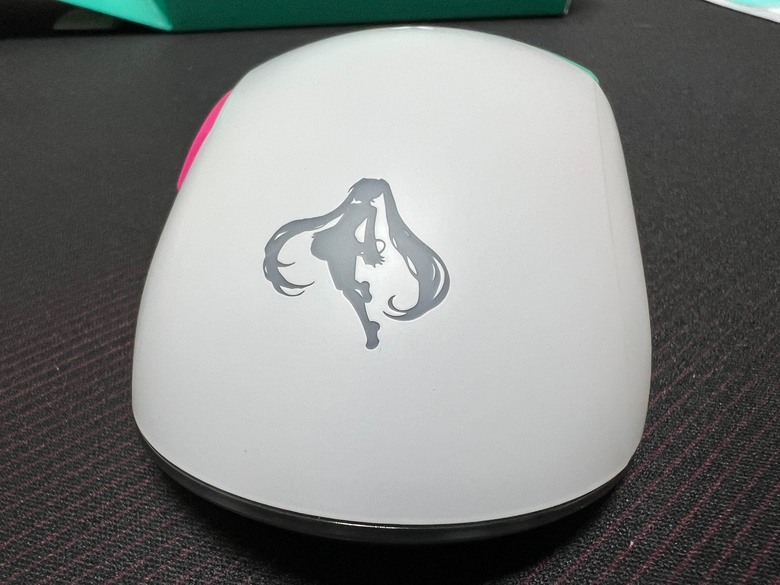 [輕開箱] TUF GAMING Mini Wireless 初音聯名三模滑鼠