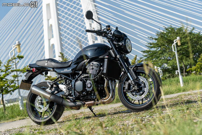 KAWASAKI Z900RS 黑球試駕｜經典好球不退色，只隨時間淬鍊
