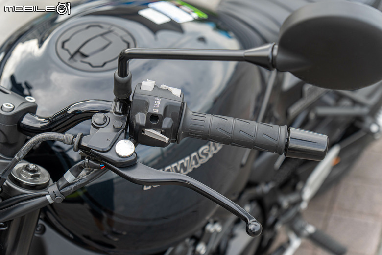 點我看大圖 KAWASAKI Z900RS 黑球試駕|經典好球不退色,只隨時間淬鍊