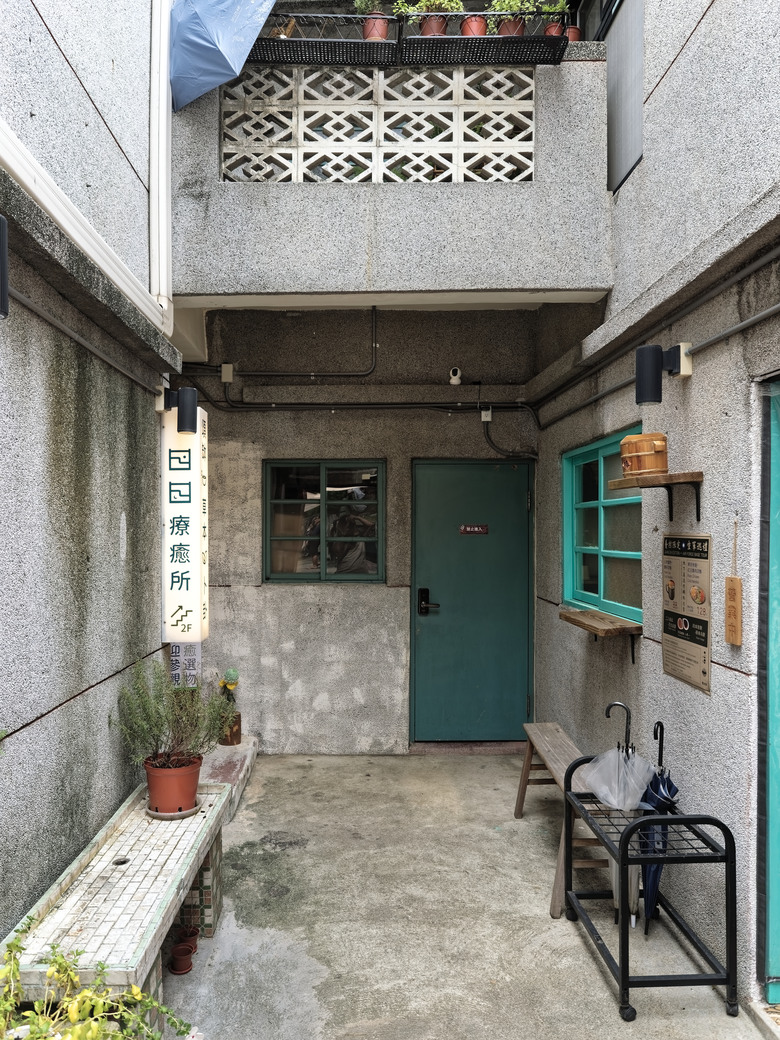 點我看大圖 漫步復古眷村與貓咪時光|三重空軍一村 ✕ 戲咖啡 ✕ 美食隨拍(OM-3+TG-7+Luna Ultra)