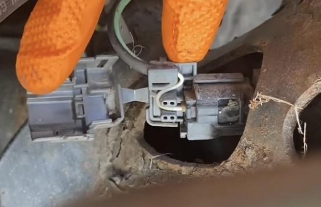 DIY維修 2010 RAV4 2WD 後輪 ABS sensor