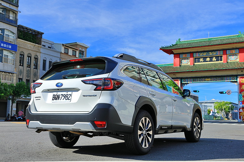 點我看大圖 (映像旅行) 澎湖EP.1 開著Subaru Outback搭渡輪,享受湛藍跳島的天倫旅行吧