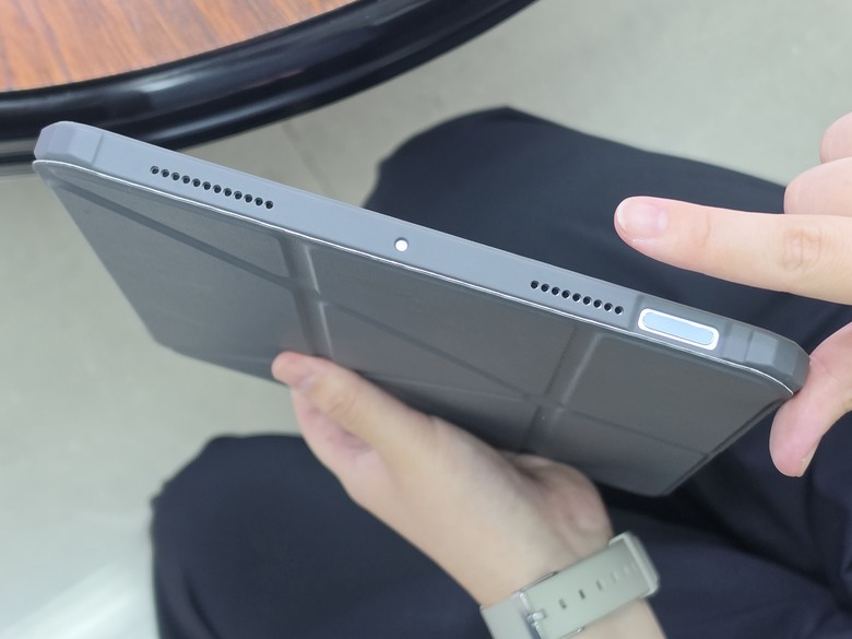給iPad一個甜蜜家園「HIPPORIZZ 河馬引力 Origo 晶透筆槽防摔殼 iPad保護殼」開箱評價
