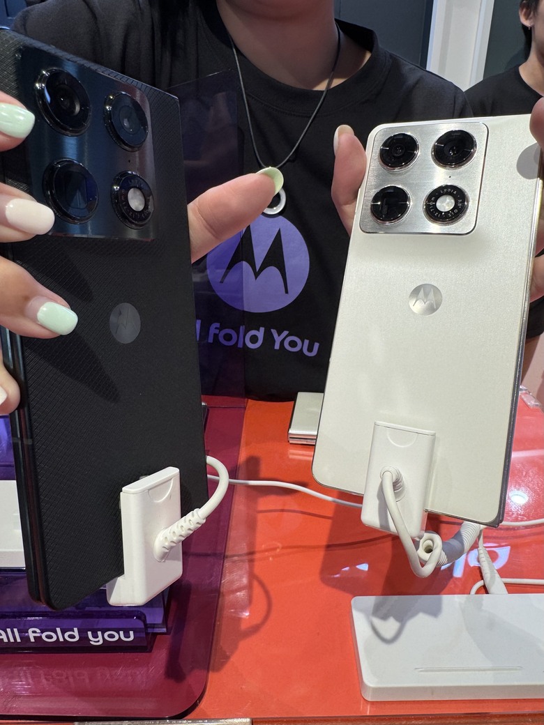 折疊機真的要摸過才知道!Motorola Razr Fold實機體驗