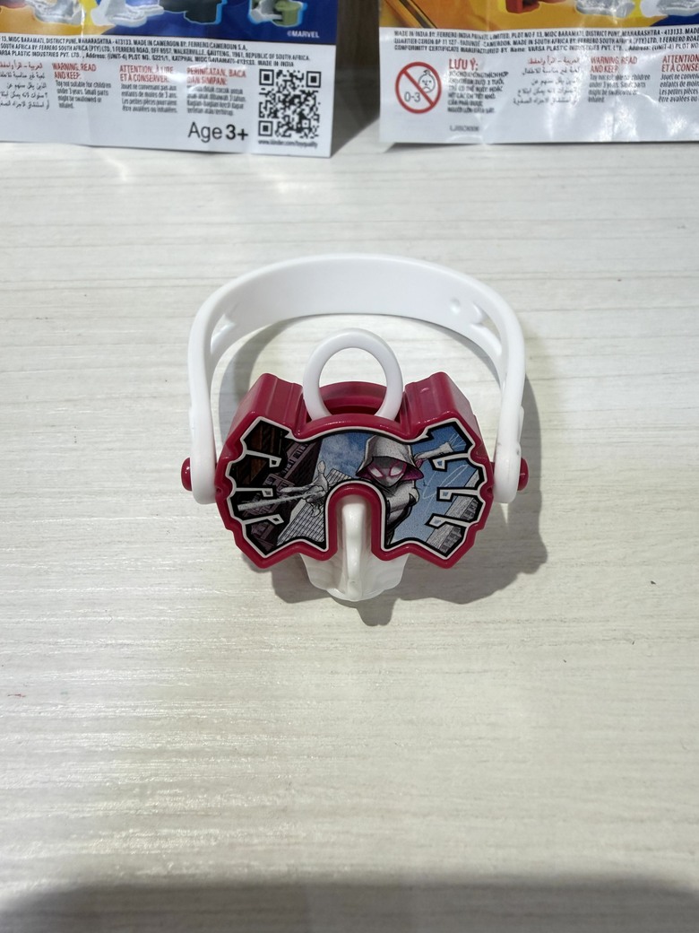 蜘蛛人迷注意!健達奇趣蛋 × MARVEL 蜘蛛人系列開箱|一盒3顆會抽到誰?