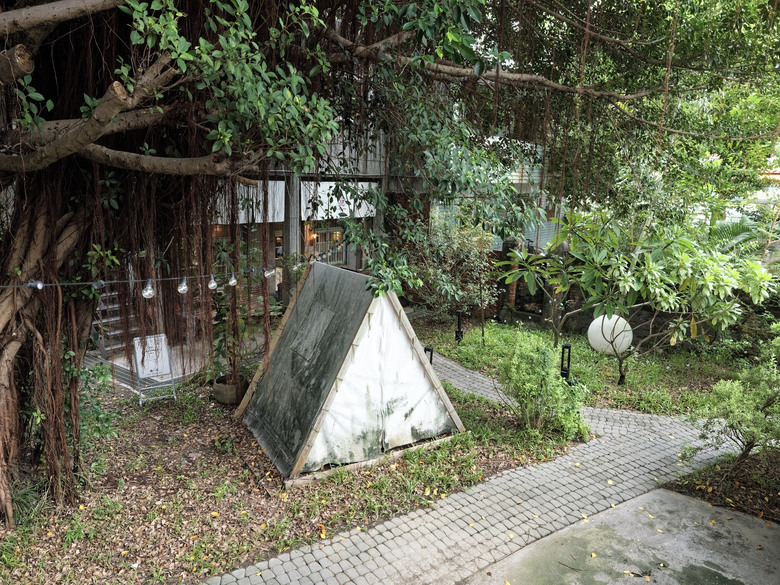 點我看大圖 漫步復古眷村與貓咪時光|三重空軍一村 ✕ 戲咖啡 ✕ 美食隨拍(OM-3+TG-7+Luna Ultra)