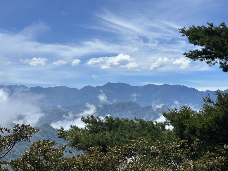 苗 栗 最 高 峰 加 里 山 ( 台 版 富 士 山 )