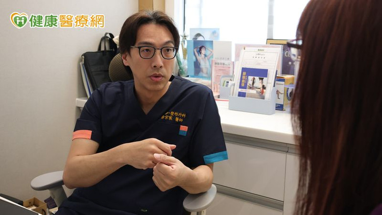 點我看大圖 產後肚皮鬆垮、腹凸回不去了?醫揭腹直肌分離原因與改善方式
