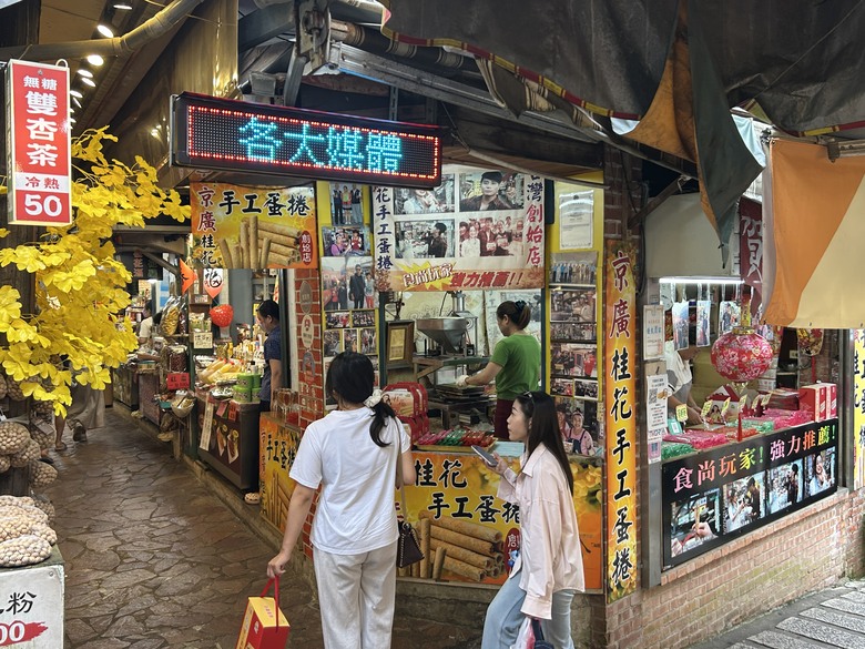 苗 栗 最 高 峰 加 里 山 ( 台 版 富 士 山 )