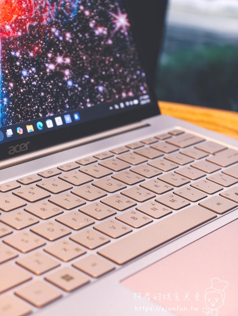 【開箱評測】Acer Swift Air 14 SFA14-71M-594B｜約1kg、2.8K OLED、32GB 記憶體值得買嗎？