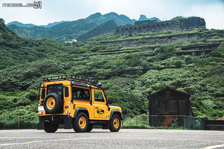 老靈魂與新科技的越野傳承｜Defender Trophy Edition遇上全台唯一90 Works V8 Trophy！