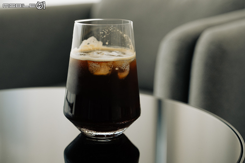 飛利浦 Philips Baristina 一滑即萃義式咖啡機開箱實測|一滑完成現磨咖啡,讓每天在家喝精品咖啡變得更簡單