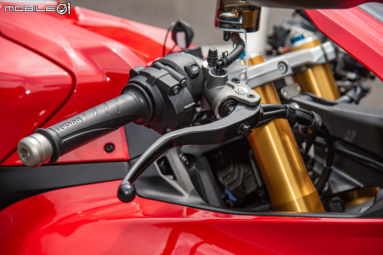 點我看大圖 DUCATI Pangale V2 S 試駕|街賽一體混血王子!超輕量級、最親民的DUCATI跑車
