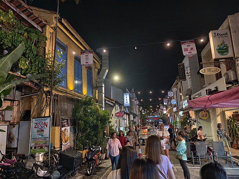 雞場街夜市、荷蘭廣場、馬六甲河遊船、顛倒屋、小印度 — 2026馬來西亞雙城6日巡遊 第1部 【夜遊馬六甲】