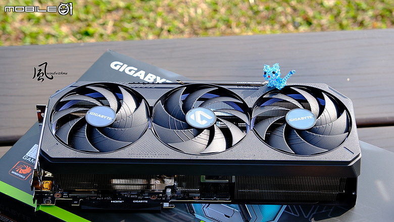 白色木紋新風格：X870E AERO X3D WOOD搭FRAME 5000D WOOD RS實測