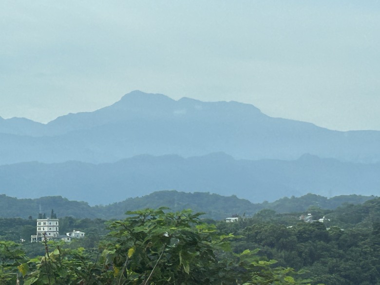 苗 栗 最 高 峰 加 里 山 ( 台 版 富 士 山 )